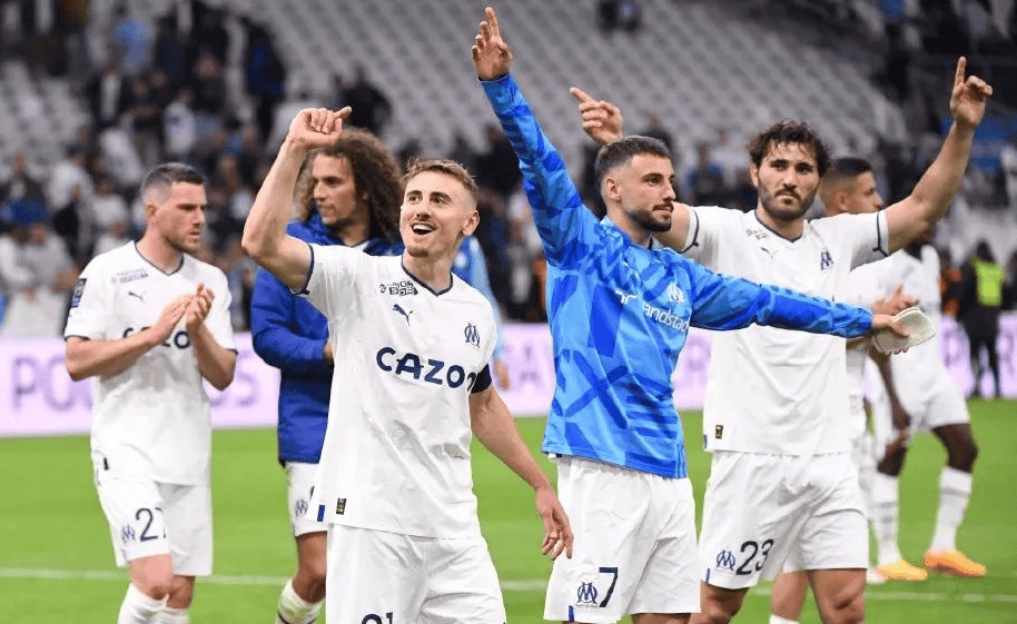 关于里程碑夜塞维利亚伤情更新；法甲国际比赛日刷纪录；管理层满意；球队文化再被提及的信息