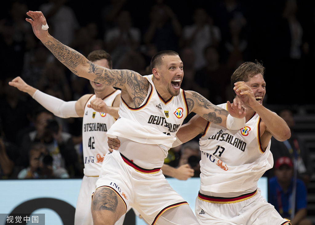 关于NBA季后赛赛程吃紧，巴黎圣日耳曼今晚单刀错失，球迷炸锅，临场指挥获称赞的信息